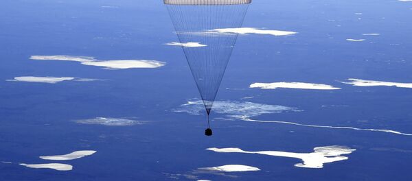 Rus kozmonotlar Andrey Borikenko ve Sergey Rıjikov ile ABD'li astronot Robert Shane Kimbrough - Sputnik Türkiye