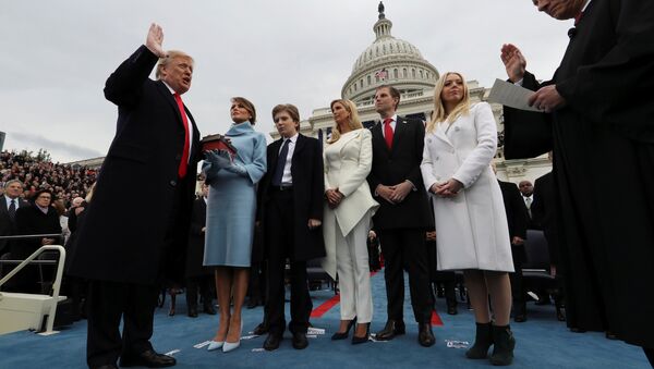 ABD Başkanı Donald Trump, eşi Melania ve çocukları Barron, Ivanka, Eric ve Tiffany - Sputnik Türkiye