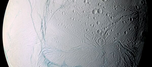 Satürn'ün buzla kaplı uydusu Enceladus - Sputnik Türkiye