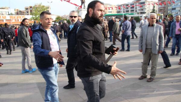 HDP'nin Edremit'teki mitinginde satırlı saldırı girişimi - Sputnik Türkiye