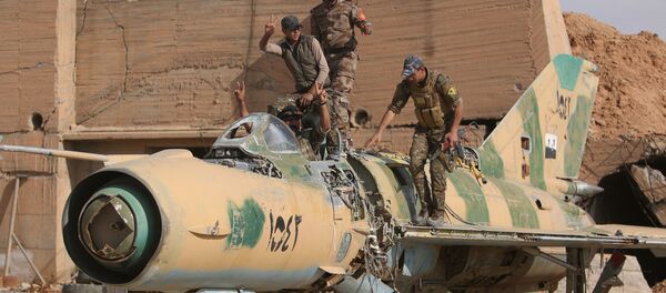 IŞİD'den alınan Tabka Askeri Havaalanı'nda DSG güçleri - Sputnik Türkiye