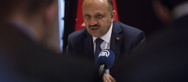 Milli Savunma Bakanı Fikri Işık - Sputnik Türkiye