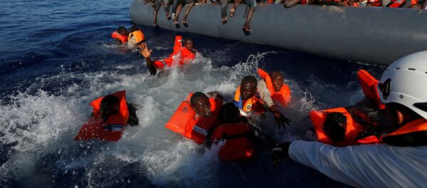 Libya açıklarında kurtarılan sığınmacılar - Sputnik Türkiye
