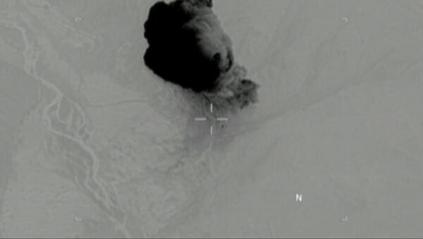ABD'nin GBU-43/B bombasıyla Afganistan'da düzenlediği saldırının ilk görüntüleri - Sputnik Türkiye
