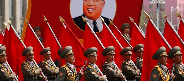 Kuzey Kore'de Kim Il-sung'un 105. doğum gününde yapılan askeri geçit töreni Kuzey Kore'de Kim Il-sung'un 105. doğum gününde yapılan askeri geçit töreni - Sputnik Türkiye