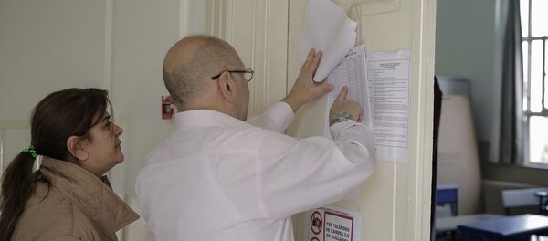 Halk oylamasında yurt içinde 55 milyon 319 bin 222 seçmen, 167 bin 140 sandıkta oy kullanacak. - Sputnik Türkiye