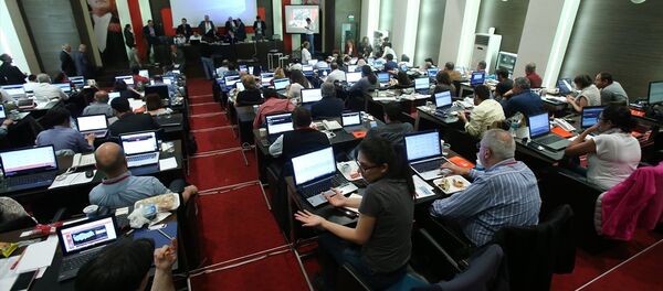 CHP'de, halk oylaması sonuçları Parti Meclisi (PM) salonunda oluşturulan Seçim Takip Merkezinden takip edildi. - Sputnik Türkiye