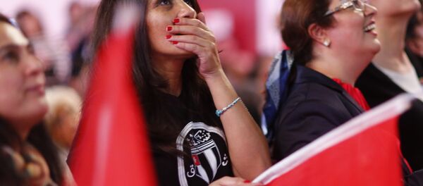 Almanya'da yaşayan Türkiye vatandaşı CHP'liler, seçim sonuçlarını parti temsilciliğinde takip etti - Sputnik Türkiye