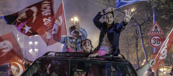 Referandum kutlamalarından kareler - Sputnik Türkiye