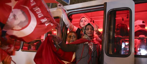 Referandum kutlamalarından kareler - Sputnik Türkiye