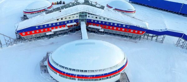 Rusya Savunma Bakanlığı, Kuzey Filosu’na bağlı Arktik bölgesinde bulunan ‘Arktik Trilistik’ (Arktik Yoncası) isimli askeri üssünü görme imkânı veren interaktif 3D bir tur hazırladı. - Sputnik Türkiye