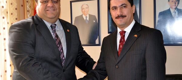 MHP'nin Manisa teşkilatlarında çeşitli kademelerde görev alan Tamer Akkal ve Engin Kabada - Sputnik Türkiye