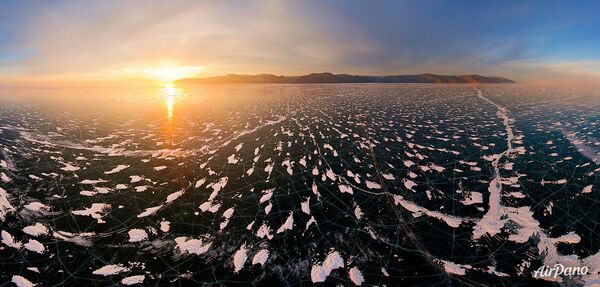 Baykal Gölü’nde gün batımı. - Sputnik Türkiye