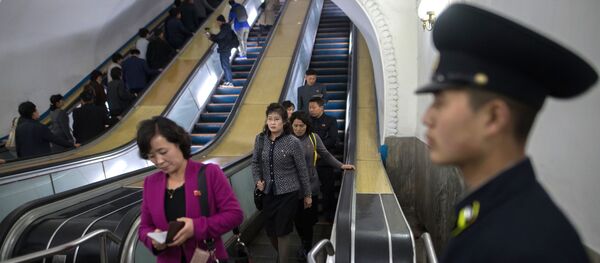 Kuzey Kore'nin başkenti Pyongyang metrosu - Sputnik Türkiye