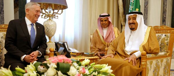 ABD Savunma Bakanı James Mattis- Suudi Arabistan Kralı Selman bin Abdulaziz - Sputnik Türkiye