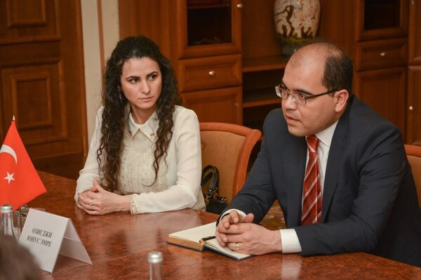 Türk Başkonsolos Özigci Rus belediye başkanıyla ikili işbirliği konularını görüştü - Sputnik Türkiye