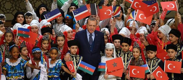 Cumhurbaşkanı Recep Tayyip Erdoğan, Cumhurbaşkanlığı Külliyesi'nde 39. TRT Uluslararası 23 Nisan Çocuk Şenliği’ne katılan çocukları kabul etti - Sputnik Türkiye