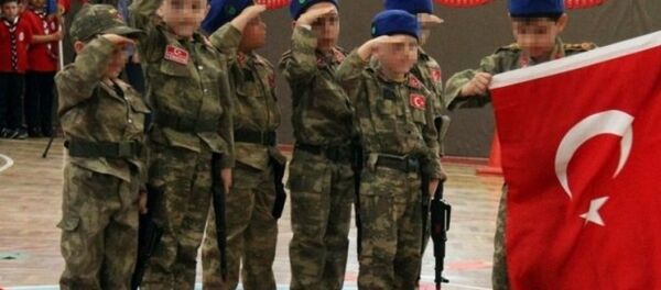 Anaokulu öğrencisine 'şehit' rolü - Sputnik Türkiye