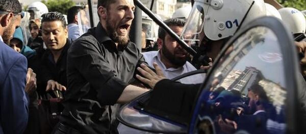 Furkan Vakfı üyelerine TOMA'lı müdahale - Sputnik Türkiye