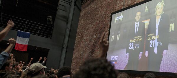 Marine Le Pen - Emmanuel Macron - Sputnik Türkiye