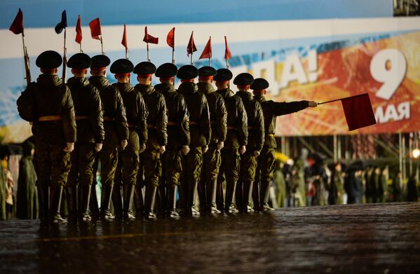 Zafer Geçidi provasına katılan askerler. - Sputnik Türkiye