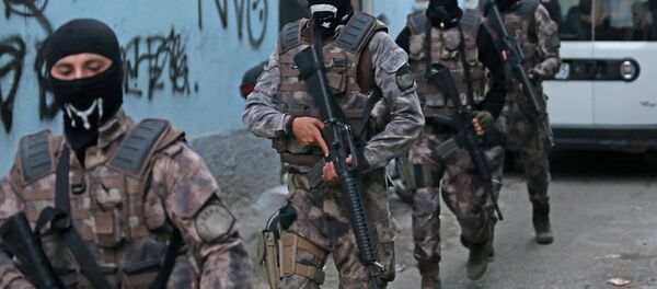 Adana'da polis operasyonu - Sputnik Türkiye