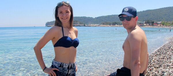 Kemer'e Rus turist akını başladı - Sputnik Türkiye