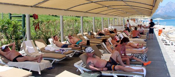 Kemer'e Rus turist akını başladı - Sputnik Türkiye