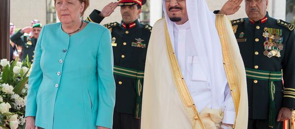 Suudi Arabistan Kralı Selman bin Abdülaziz El Suud ve Almanya Başbakanı Angela Merkel - Sputnik Türkiye
