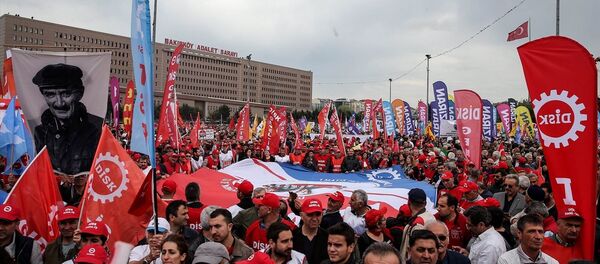 İstanbul'da 1 Mayıs'ın adresi Bakırköy'dü İstanbul'da 1 Mayıs'ın adresi Bakırköy'dü - Sputnik Türkiye