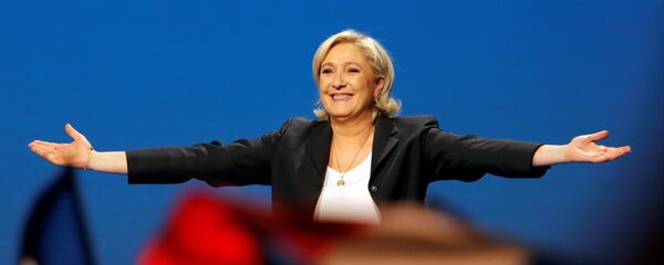 Aşırı sağcı Ulusal Cephe (FN) lideri Marine Le Pen Aşırı sağcı Ulusal Cephe (FN) lideri Marine Le Pen - Sputnik Türkiye