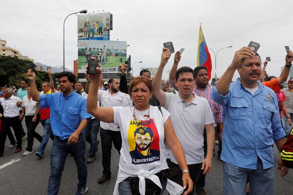 Venezüella'daki hükümet karşıtı eyleme muhalif milletvekilleri de katıldı - Sputnik Türkiye