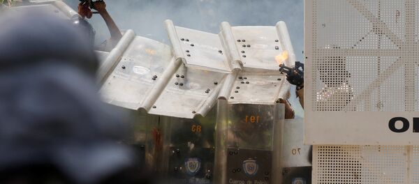 Venezüella'nın başkenti Caracas'ta hükümet karşıtı protestolar - Sputnik Türkiye