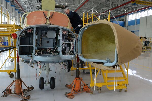 Ka-52 Alligator helikopterlerinin Progress fabrikasının üretim ünitesindeki montajı. - Sputnik Türkiye
