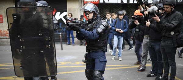 'Sosyal Cephe' adlı grubun protesto gösterisinde güvenlik önlemleri alındı. - Sputnik Türkiye