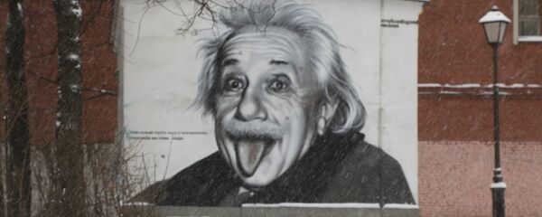 Albert Einstein'ın resmi St. Petersburg duvarında - Sputnik Türkiye