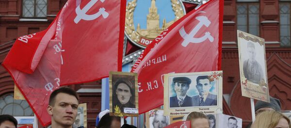 Rusya'nın başkenti Moskova'da 'Ölümsüz Alay' yürüyüşüne katılanlar - Sputnik Türkiye