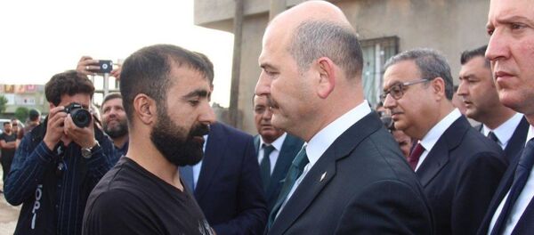 İçişleri Bakanı Süleyman Soylu -  Panzerin çarparak girdiği evde 2 çocuğu ölen Yıldırım Ailesi - Sputnik Türkiye