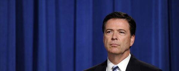 Eski FBI Direktörü James Comey Eski FBI Direktörü James Comey - Sputnik Türkiye