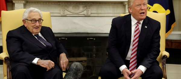 ABD Başkanı Donald Trump - Eski ABD Dışişleri Bakanı Henry Kissinger - Sputnik Türkiye