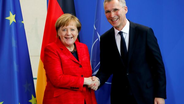 Almanya Başbakanı Angela Merkel ve NATO Genel Sekreteri Jens Stoltenberg - Sputnik Türkiye