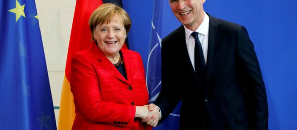 Almanya Başbakanı Angela Merkel ve NATO Genel Sekreteri Jens Stoltenberg - Sputnik Türkiye