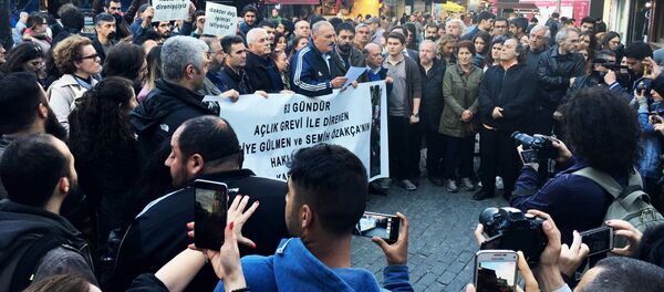 KHK ile ihraç edilen  Nuriye Gülmen ve Semih Özakça 64 gündür açlık grevinde - Sputnik Türkiye