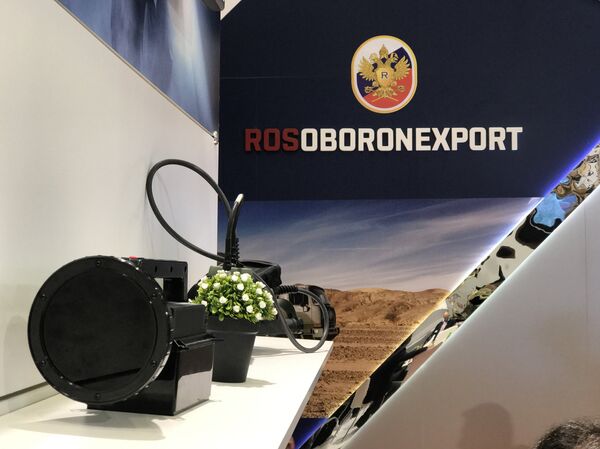 Rusya'nın ürettiği projektör, 3,5 kilometre ilerideki hedefi aydınlatıyor ve düşmanı 800 metre öteden etkisiz hale getirebiliyor. - Sputnik Türkiye