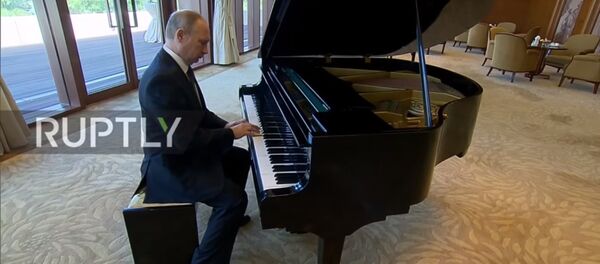 Vladimir Putin'den Pekin'de piyano ziyafeti - Sputnik Türkiye