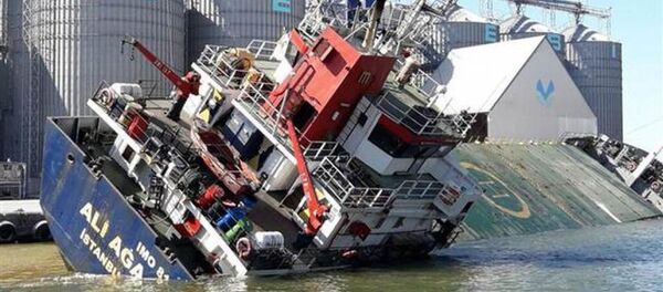 1998 grostonluk 'Ali Ağa' isimli genel kargo gemisi yan yattı - Sputnik Türkiye