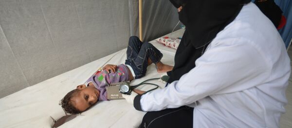 Yemen'de kolera salgınından etkilenen bir çocuk - Sputnik Türkiye