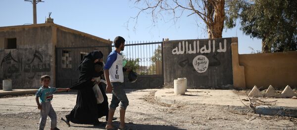 Rakka / IŞİD'den kaçan siviller - Sputnik Türkiye