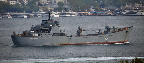 İstanbul Boğazı'nı geçen Rus gemisi - Sputnik Türkiye