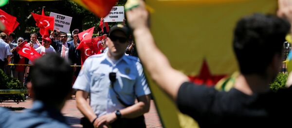 Türkiye'nin Washington Büyükelçiliği Konutu önünde kavga çıktı - Sputnik Türkiye